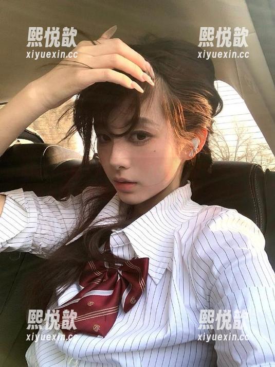 Xiuren秀人网 - 免费下载！让菲菲吃不胖姐姐的美丽写真陪伴你，感受不同风情