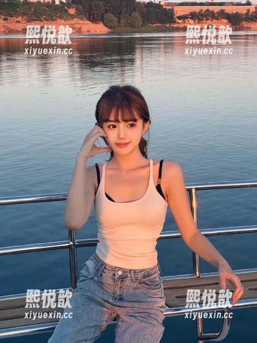 Xiuren秀人网 - 浴缸中的萌琪琪Irene：下载她的写真图库，开启视觉之旅