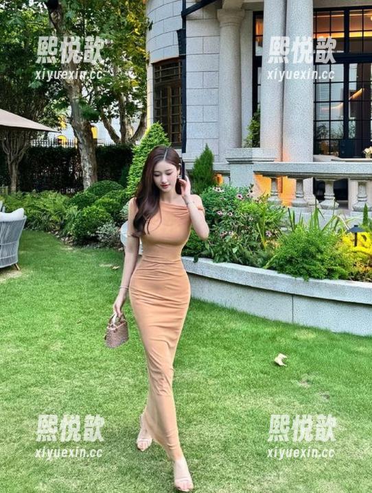 Xiuren秀人网 - 打造你的时尚风采，快来下载谭小灵的皮衣全套写真！