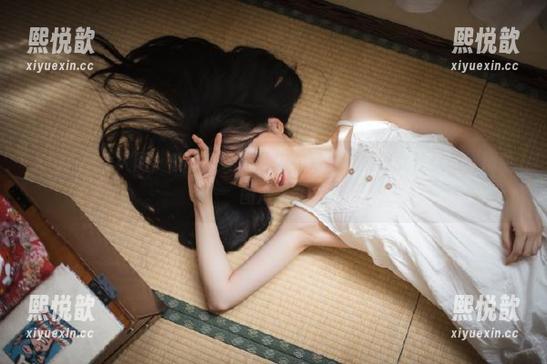 Xiuren秀人网 - 软软爱吃肉的内衣写真：展现女性优雅，精致图片下载