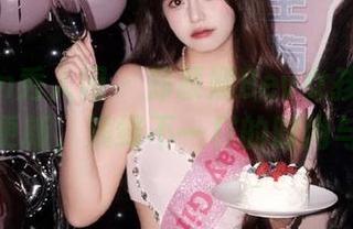 Xiuren秀人网 – 郑颖姗Bev女孩作品集重磅更新，演绎不一样的时尚与美丽