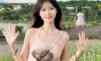 Xiuren秀人网 – 金幼汐Vivian全新校服写真更新：校园风情与青春活力的完美结合