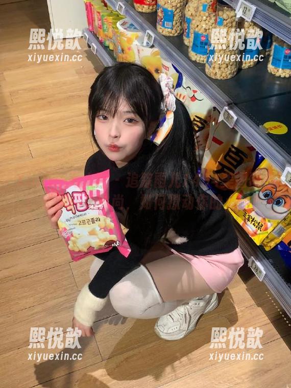 Xiuren秀人网-雨儿1494 Xiuren秀人网 - 追踪雨儿1494美图图集:长腿搭配时尚,如何撩动你的心弦!