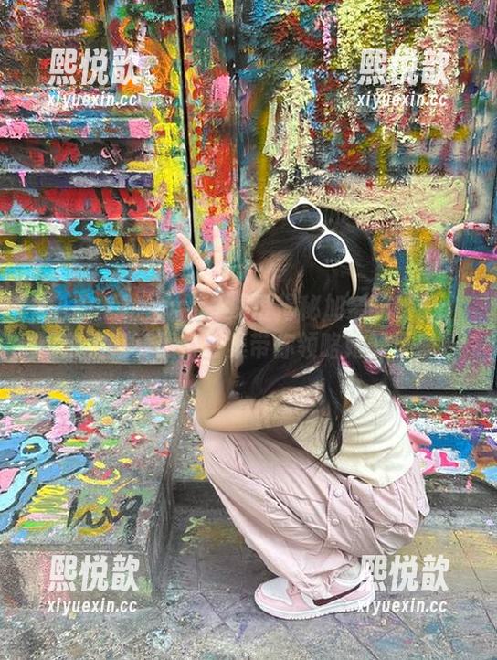 YALAYI雅拉伊-加奈 YALAYI雅拉伊 - 深度揭秘加奈的秘密:魅力写真照片合集带你领略她的风采