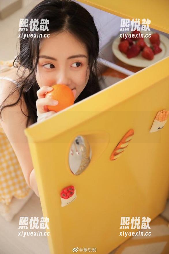 YouMi尤蜜荟 - 高清Egg-尤妮丝Egg日常写真：走进她平凡却迷人的生活世界