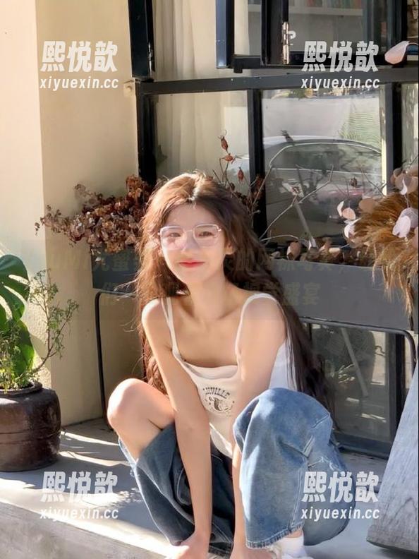 YouMi尤蜜荟 - 谭小灵的网袜写真，让我们一同观看这场视觉盛宴