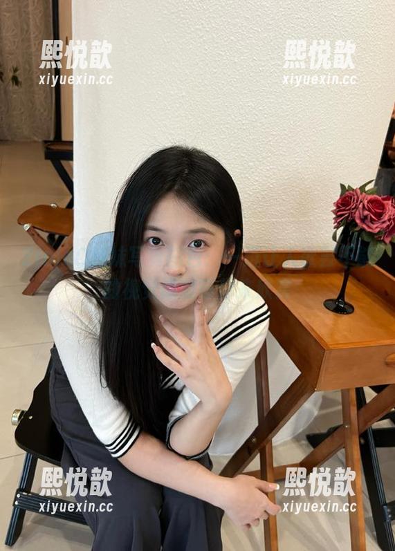 ZinieQ妹妹写真图包：一组让人欲罢不能的视觉盛宴等你来欣赏