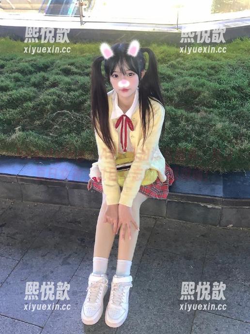 beautyleg-AVY beautyleg - AVY私拍泳衣图集:化身夏日女神,过目不忘的性感瞬间!