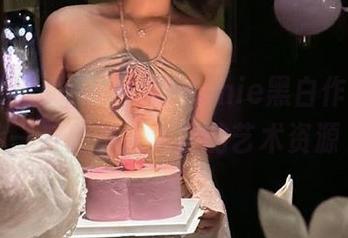 beautyleg – 体验Leonie黑白作品集：一系列引人入胜的艺术资源