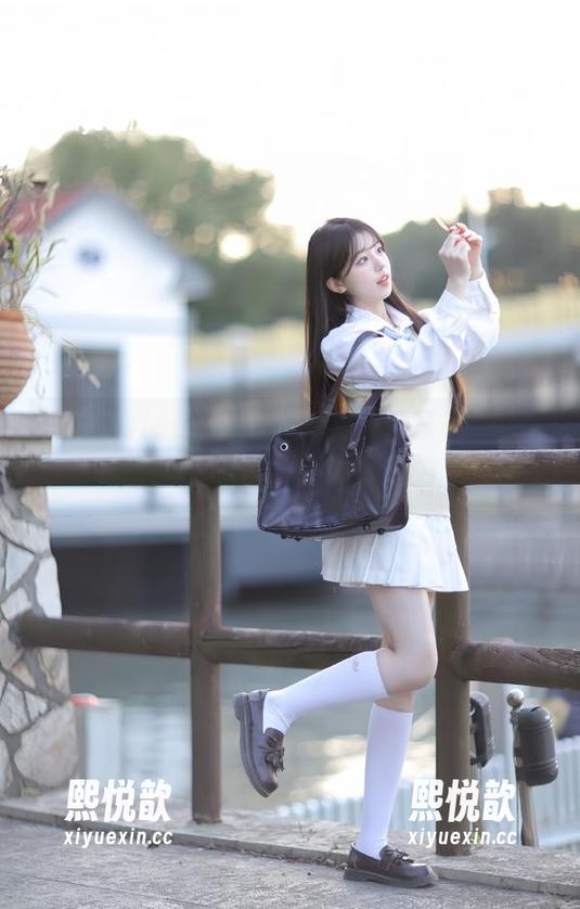 beautyleg - 感受Zoey黑丝写真图包带来的惊艳体验，尽享视觉享受