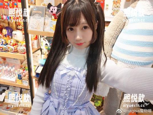 在线打卡“nagisa魔物喵”的高清圣诞写真，实在不敢相信这真的是节日主题，还有谁能比她更大胆？