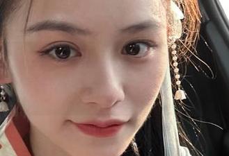 pans – 感受“Tina空姐”私拍合集，展现她在空中生活的每一份柔情与力量