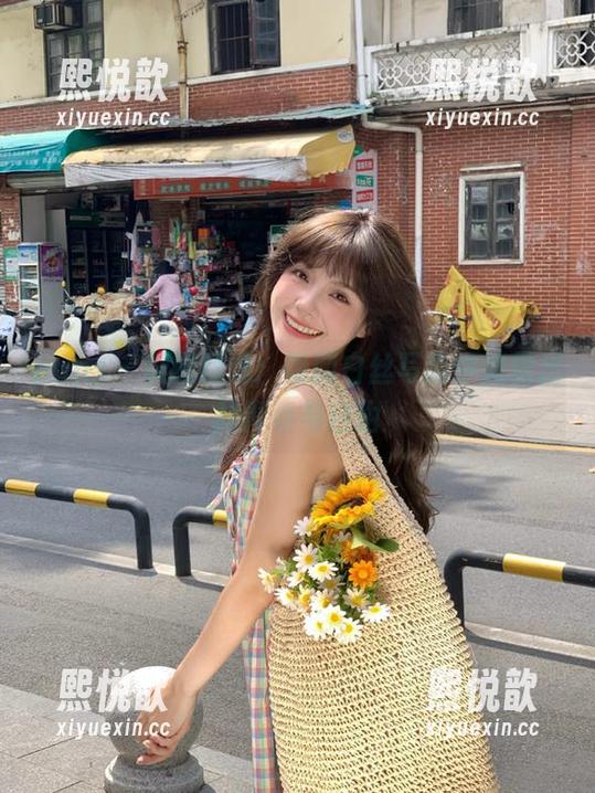 pans-饭团 pans - 美图精选:饭团白丝写真中流露出的青春与自由