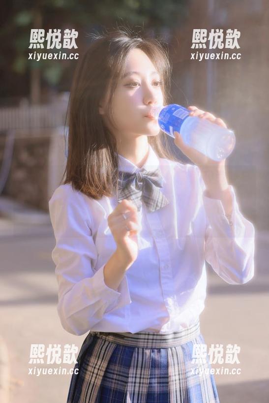 微密圈 - 不爱笑的赛琳纯白写真下载专区，尽情享受她带来的清新艺术体验，不容错过！