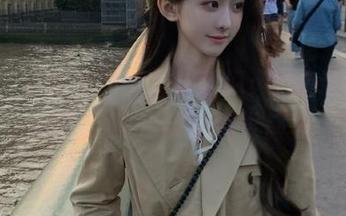 丽柜 – 旅拍中的真实与梦幻:Amily的写真图包为你带来视觉盛宴
