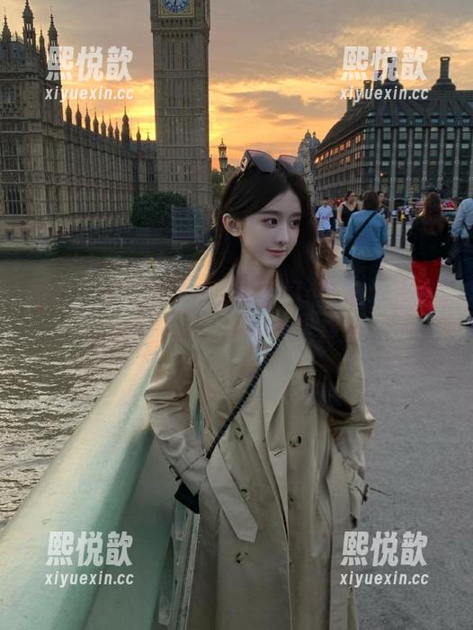 丽柜-Amily 丽柜 - 旅拍中的真实与梦幻:Amily的写真图包为你带来视觉盛宴