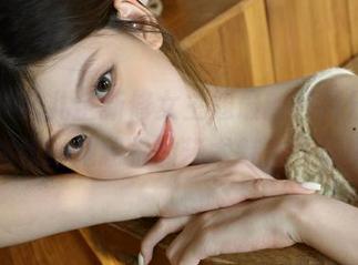 丽柜 – 允儿全新修女主题最新照片分享,带你领略她独特的艺术魅力与风格!