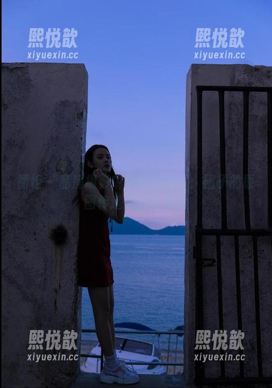 丽柜-团子 丽柜 - 私房摄影中的镂空艺术:团子的原图传递温暖与灵动