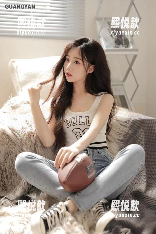 丽柜-安安 丽柜 - 安安私房写真合集:内衣背后故事与她的个性魅力