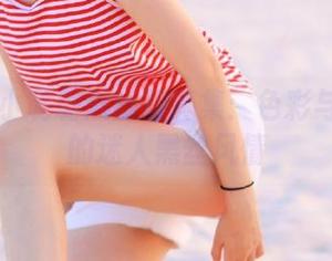 丽柜 – 小璐璐黑丝写真集:色彩与光影中的迷人黑丝风情