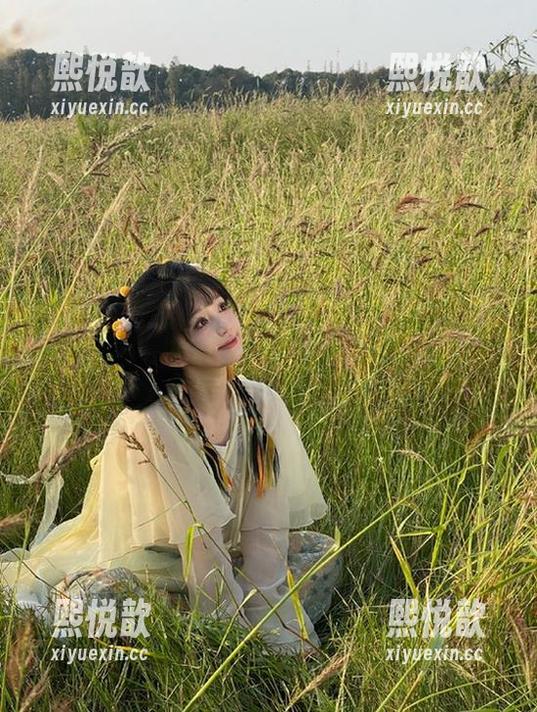丽柜 - 左左豹纹写真：无圣光之下，捕捉每一个细腻而真实的瞬间
