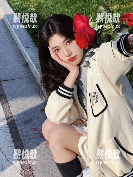 丽柜 - 揭秘心心白丝的全套原图，让你感受无与伦比的艺术之美！