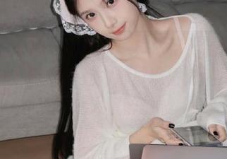 丽柜 – 心心与蕾丝的写真探秘，精选作品将每一寸蕾丝的魅力都展现得淋漓尽致，令人沉醉。