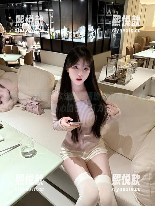 丽柜-怡萱 丽柜 - 怡萱带你走进高清瑜伽作品集:感受内心的宁静与力量