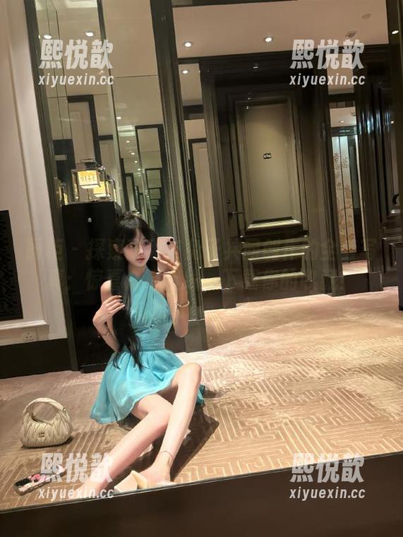 丽柜-甜甜 丽柜 - 探索甜甜与兔子共同创作的全套写真:惊喜众筹上线,下载你的收藏!