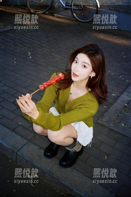 丽柜 - 蕊蕊清新之作：黑白写真图集，展现真实的情感与力量！