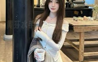 丽柜 – 黄芬水手服私房图集:时尚与梦幻的绝美碰撞