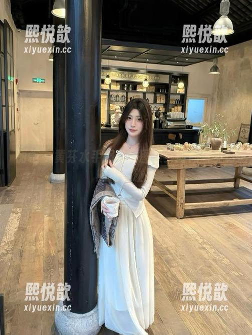 丽柜 - 黄芬水手服私房图集：时尚与梦幻的绝美碰撞