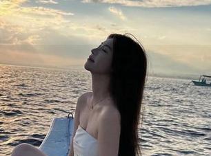 用旗袍丝袜诠释的艺术之美，二阶堂宅绘子作品集与资源尽情欣赏！