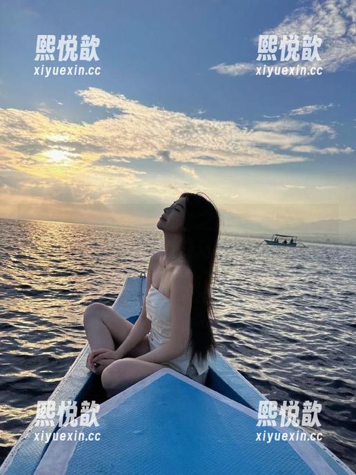 用旗袍丝袜诠释的艺术之美，二阶堂宅绘子作品集与资源尽情欣赏！