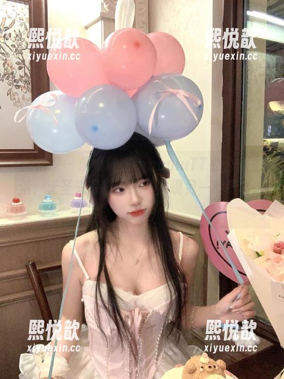 微密圈 - 解锁俏妞qiaoniuTT办公室生活：无圣光写真合集，展现另一种职场之美！