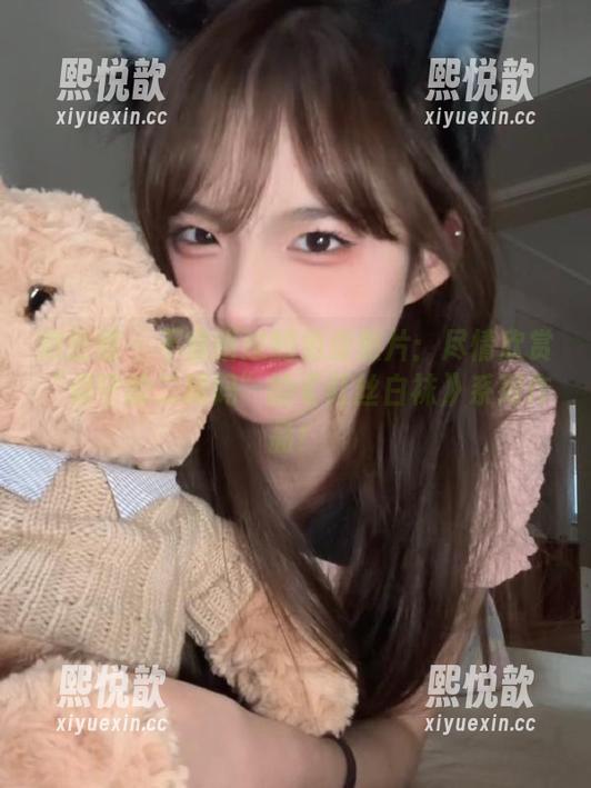 微密圈 - 不容错过的免费照片：尽情欣赏“保守的二舅妈”的《红丝白袜》系列作品！