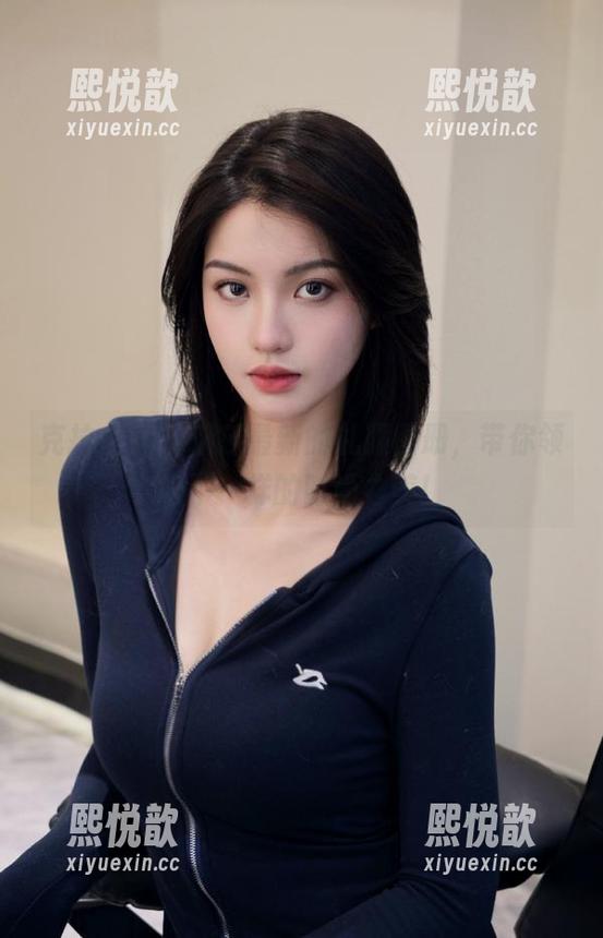 克拉女神-瑞莎 克拉女神 - 瑞莎最新的礼服图册,带你领略不一样的时尚之美!
