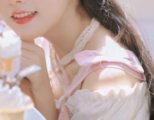 克拉女神 – 百琳镂空写真图册：一场关于光影与细节的艺术之旅
