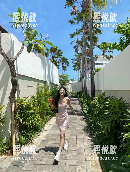 兔玩映画呈现：高清图片捕捉学姐的黑丝赛高无与伦比