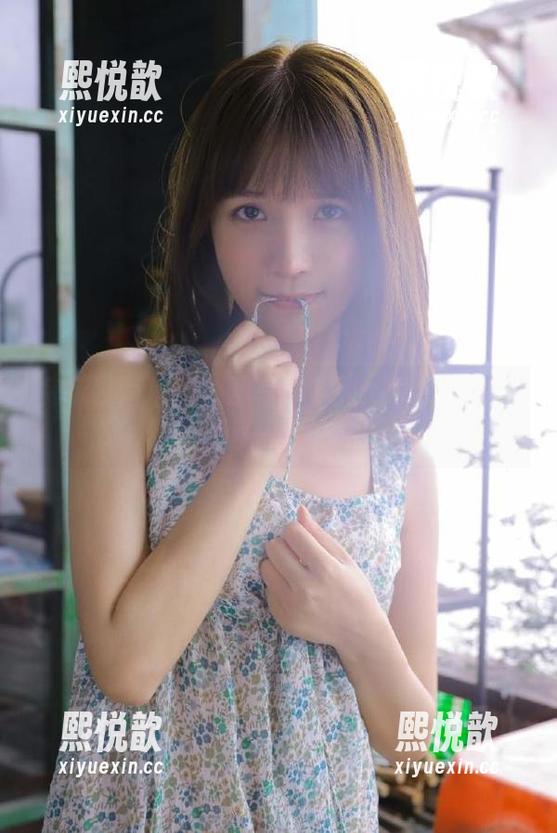 兔玩映画推出免费写真系列：楼梯上的黑丝展现独特个性与魅力