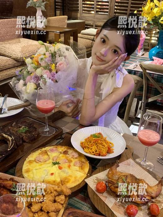 凉凉子 龙年埃吉尔特别呈现:观看凉凉子的多样写真图包,尽享视觉盛宴