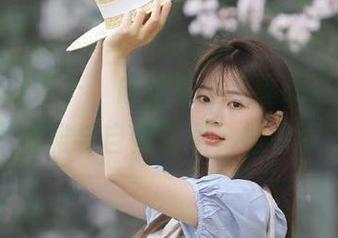 迷人“凉凉子”白衬衫图包重磅更新，穿梭于优雅与自在之间，速来围观！