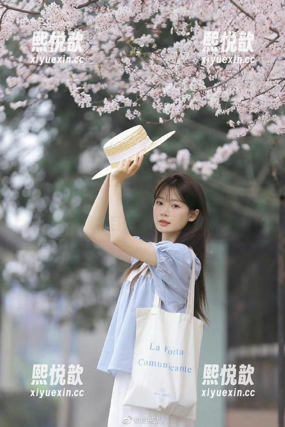 迷人“凉凉子”白衬衫图包重磅更新，穿梭于优雅与自在之间，速来围观！