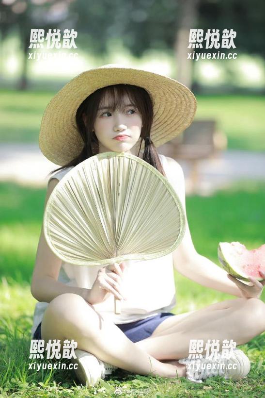 喵糖映画最新图册：体操服专题展示年轻女孩的无限可能