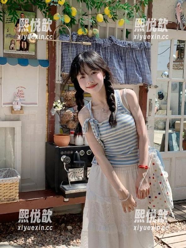 嗲囡囡 - 白衬衫与苏可er的优雅邂逅：高清写真集，免费下载感受时尚魅力