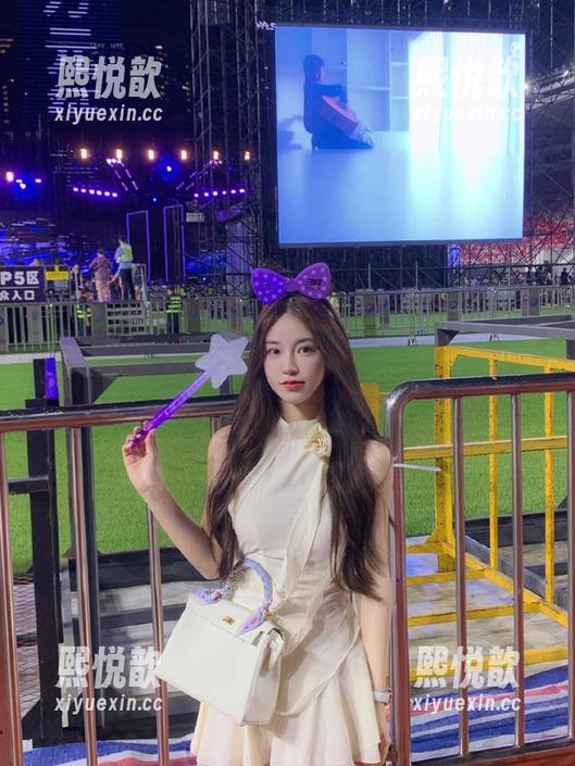 嗲囡囡 - 绝美不容错过，陈雅漫VICKY的丝袜写真原图献给你的视觉盛宴
