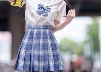 追随坏露露香宝的脚步，瑜伽服自拍原图合集，小露乱撞魅力无穷！