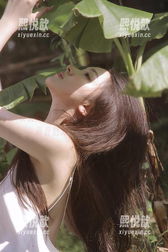 头条女神 - 乔安清纯写真全集，探索她的青春魅力，免费快速下载！