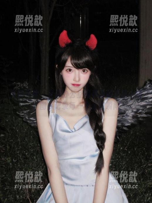 头条女神 - 尹菲办公室写真最新作品上线，图库记录每一个优雅瞬间