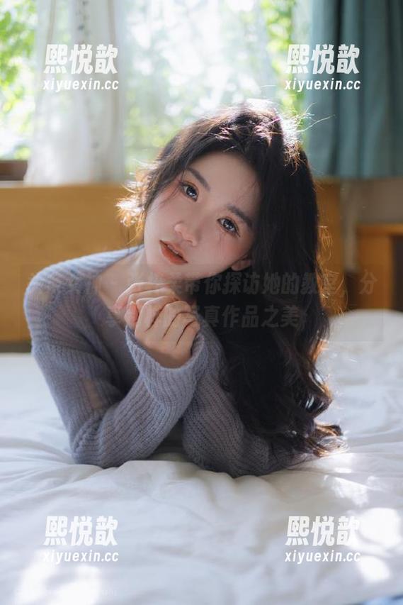 头条女神 - 张梓柔带你探访她的教室，分享别样的写真作品之美
